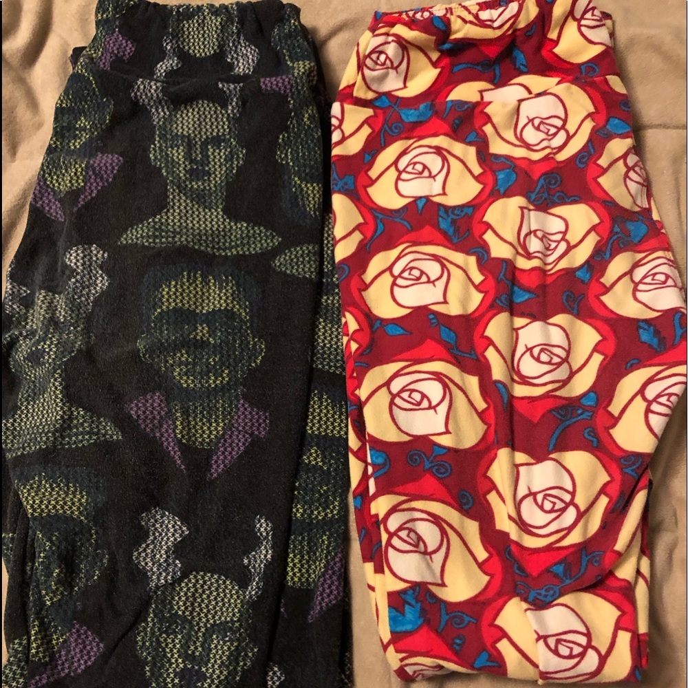 Both pics of leggings for one price :)